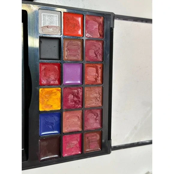 Anastasia Beverly Hills Lip pallet DISCONTINUED